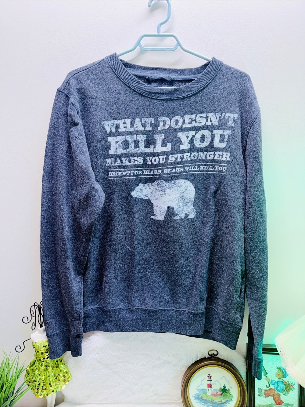What Doesn’t Kill You Makes You Stronger Bear Crewneck Sweatshirt Heather Navy 🌎